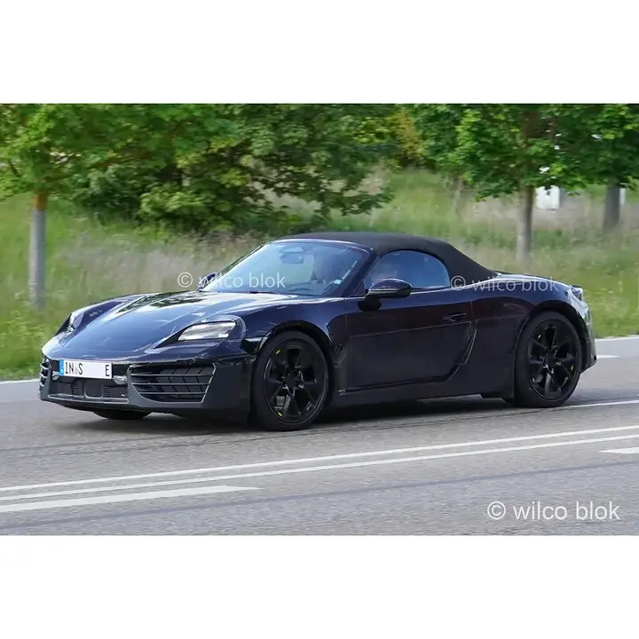 Spied near the Audi factory in Ingolstadt- ‘Porsche Boxster EV’ with IN-license plate. Is this a test mule for a new generation Audi TT based on the Boxster#audi #tt #successor #auditt #Porsche #718 #boxster #boxsterev #mule #testm (1)