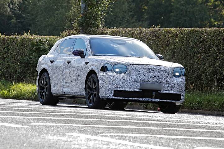 imgi_76_bentley-s-urban-ev-identifies-as-a-smaller-bentayga-in-new-spy-shots_21