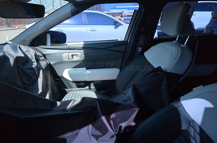 2025_kia_EV4 hatchback interior_image (10)