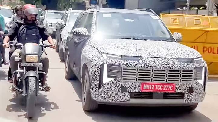 new-kia-seltos-and-hyundai-venue-spied-together-4