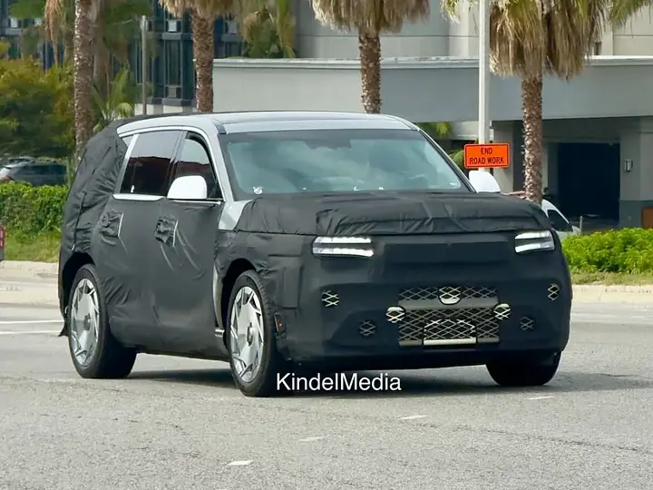us-spec-genesis-gv90-spied-in-california-980x735.jpg
