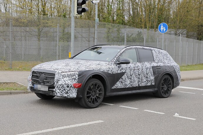 audi-a6-allroad-getting-serious-competition-from-the-new-2024-mercedes-e-class-all-terrain_2