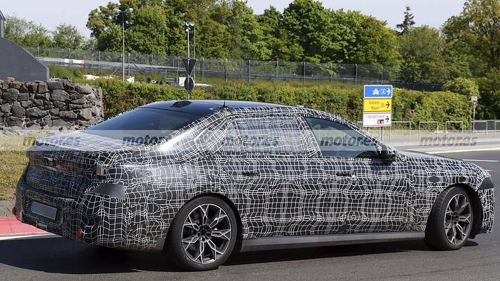 BMW resucita al Serie 7 Alpina, lujo extremo y actitud sin filtros para incomodar al Clase S ya rugen en Nürburgring 20