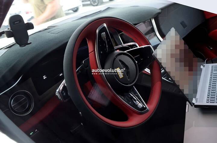 imgi_52_bentley-s-first-production-ev-shows-porsche-cayenne-electric-inspired-cockpit_1