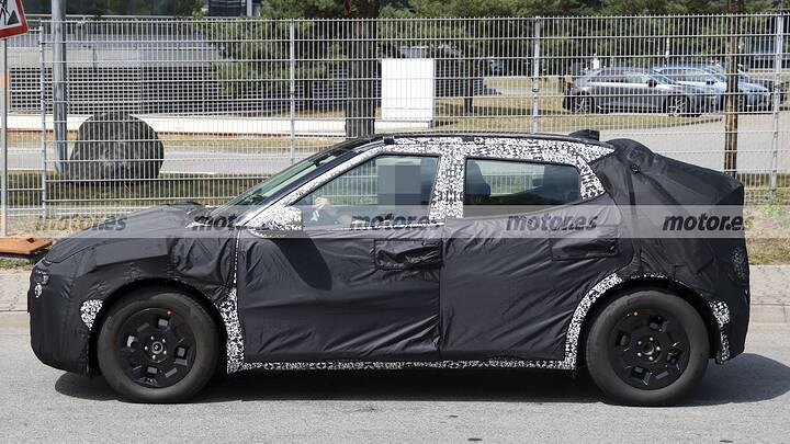 First spy photos of the Hyundai IONIQ 2, the electric car that will make the Volkswagen ID.2 tremble 8