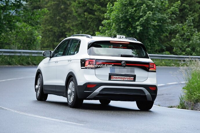 2024-vw-t-cross-says-no-to-camouflage-facelifted-small-crossover-spied-naked_7