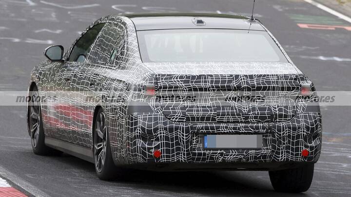 BMW resucita al Serie 7 Alpina, lujo extremo y actitud sin filtros para incomodar al Clase S ya rugen en Nürburgring 13