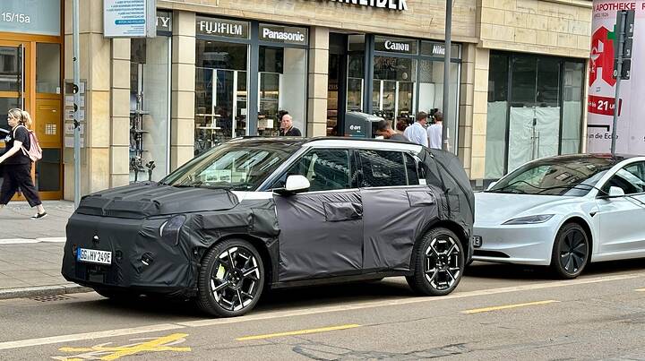 2026 Kia EV3 GT spotted in Europe_2707654894603785896_n