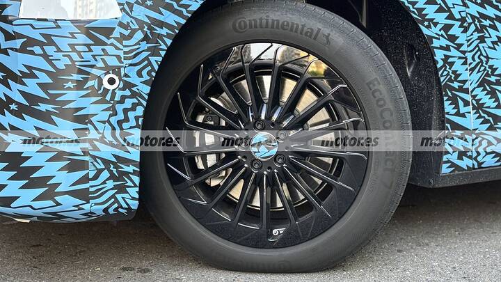 Mercedes didn't want you to see it like this, the new electric VLE, ​​caught like never before in these spy photos 16