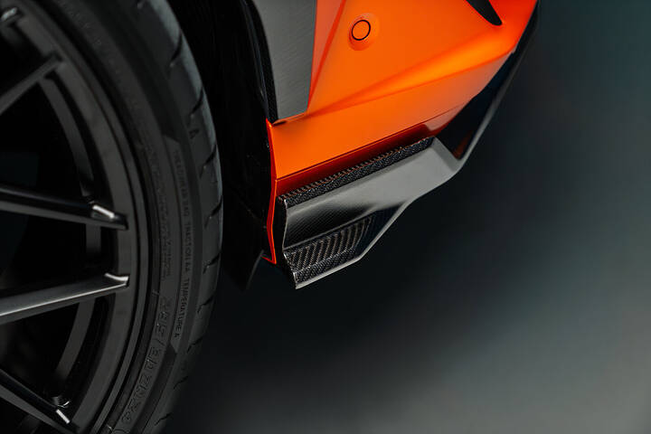 Urban-Widetrack-Lamborghini-Urus-SE-Front-Diffuser-Canard