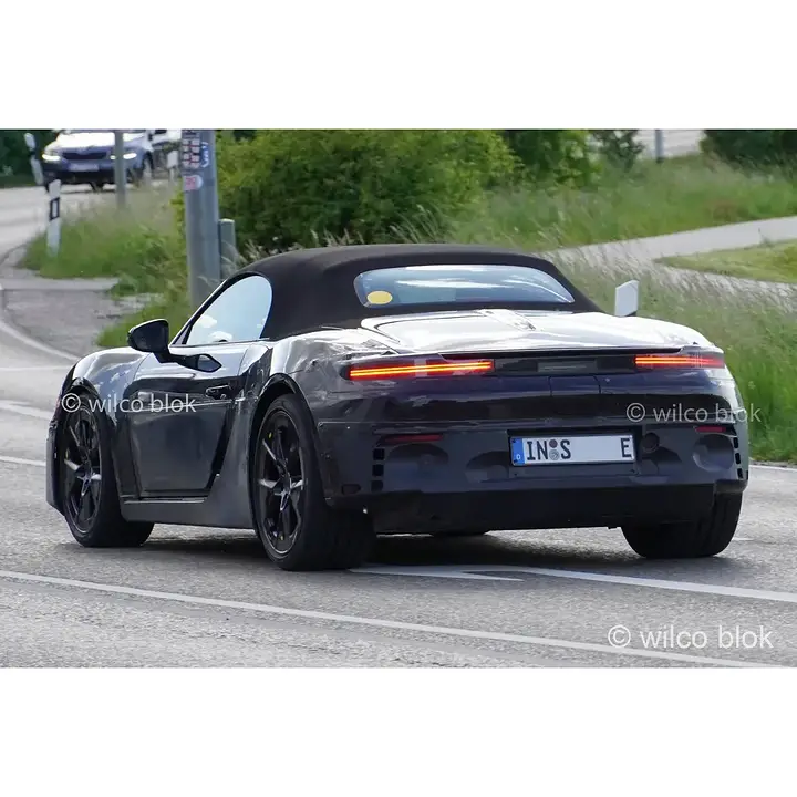 Spied near the Audi factory in Ingolstadt- ‘Porsche Boxster EV’ with IN-license plate. Is this a test mule for a new generation Audi TT based on the Boxster#audi #tt #successor #auditt #Porsche #718 #boxster #boxsterev #mule #testm (2)