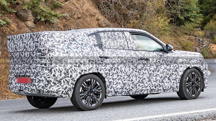 FIAT se adelanta a Dacia con un singular SUV Coupé, cazado el nuevo Panda Fastback 11