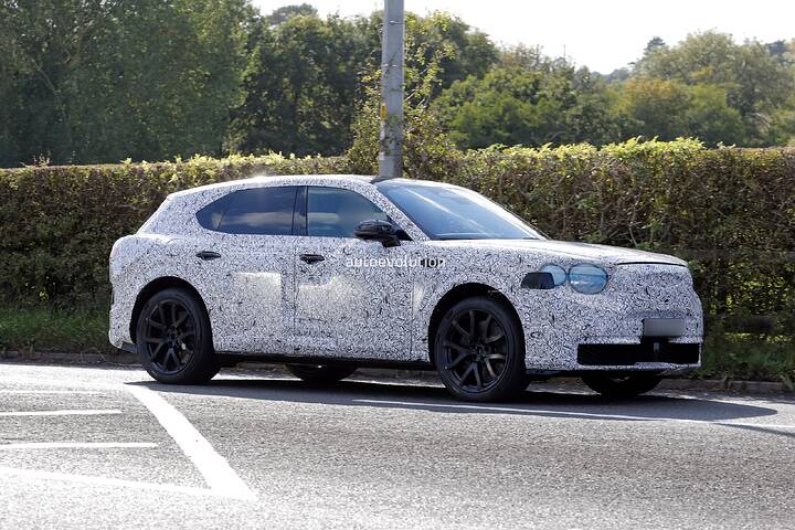 imgi_81_bentley-s-urban-ev-identifies-as-a-smaller-bentayga-in-new-spy-shots_26