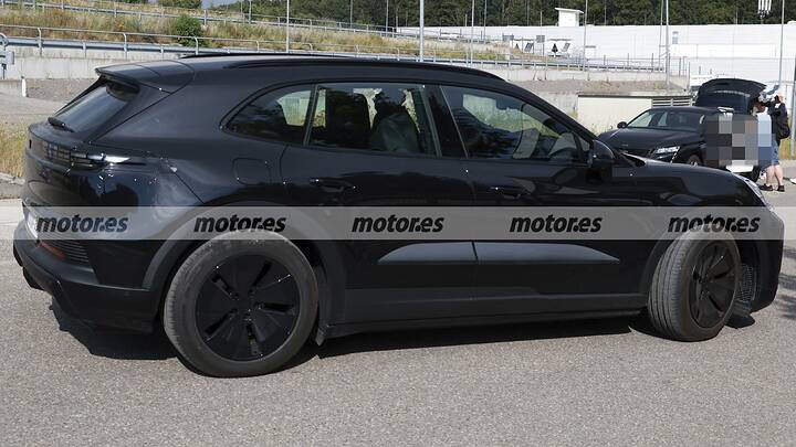 Finally revealed! The new electric Porsche Cayenne reveals its interior (and its new face, too)