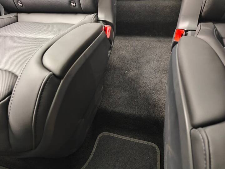 Tesla Model Y L six-seater_imgi_4_e59bbee78987-230-800x600