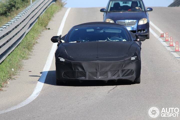 ferrari-roma-m-mule-79d3c-c580318112024003718_2