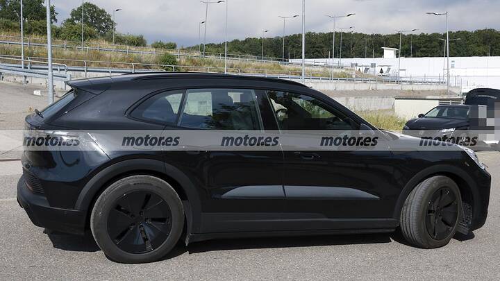 Finally revealed! The new electric Porsche Cayenne reveals its interior (and its new face, too)