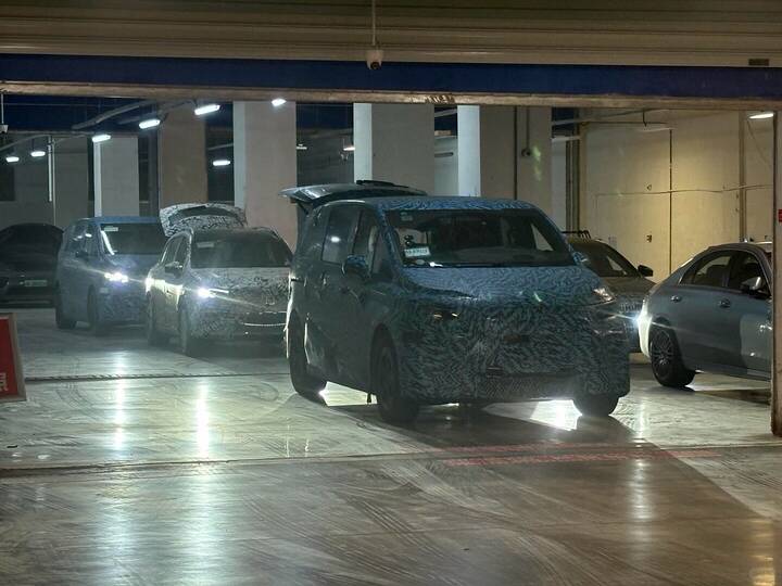 Several fresh Mercedes prototypes were spotted in China 🇨🇳, and the most eye-catching one is t (2)
