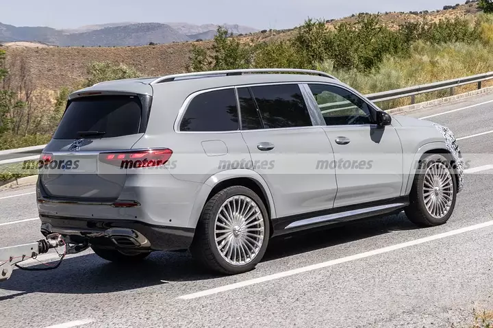 mercedes-maybach-gls-facelift-2026-fotos-espia-2024103226-1720888452_7