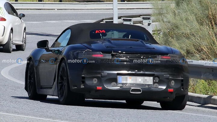 2025-porsche-boxster-ev-spied-with-final-headlights-and-taillights (7)