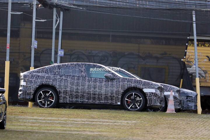 imgi_64_2027-bmw-ix4-gearing-up-for-launch-as-the-new-ix3s-sportier-looking-sibling_22