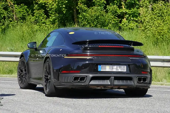 Porsche 911 Turbo facelift without camouflage #Porsche #911 #turbo #thybrid #992 #9922 #Porsche911 #911turbo #911turbos #Erlkönig #carspy #testmule #spyshot