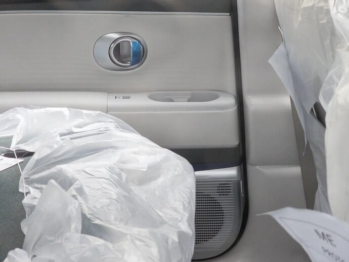 Hyundai Ioniq 7 Interior Leakage Photo5