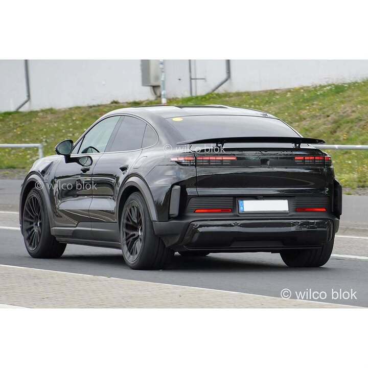 Porsche Cayenne EV Coupe Turbo GT spied!#Porsche #Cayenne #cayenneev #Porschecayenneev #porsche (3)