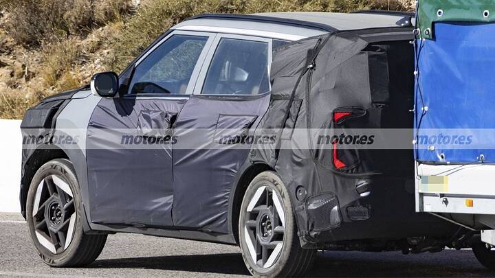 imgi_29_kia-seltoshybrid-2026-fotos-espia-2025109972-1757342634_24