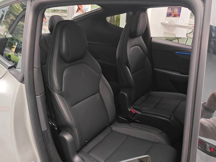 Tesla Model Y L six-seater_imgi_6_e59bbee78987-235-800x600