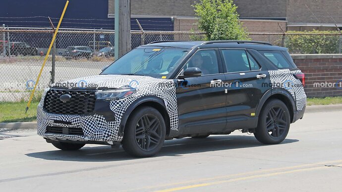 2024-ford-explorer-front-view-spy-photo