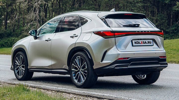 lexus-nx-rear1