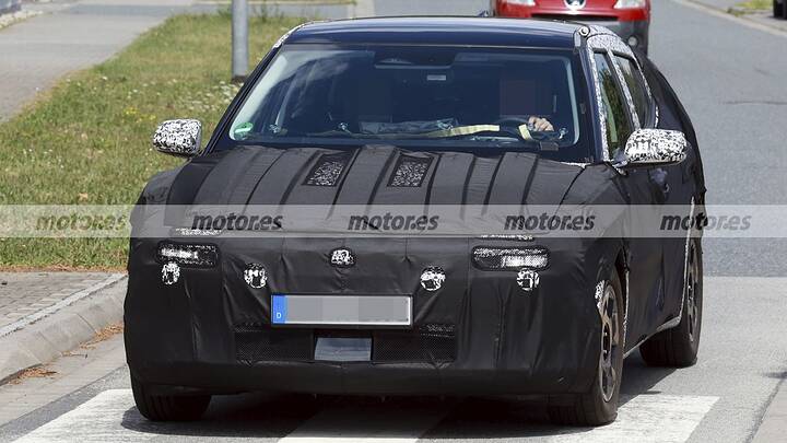 First spy photos of the Hyundai IONIQ 2, the electric car that will make the Volkswagen ID.2 tremble.