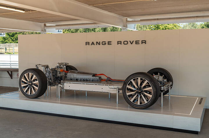 range-rover-sport-electric-prototype-005