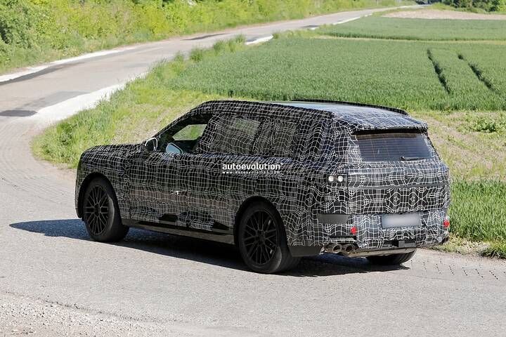 2028-bmw-x7-spied-flaunting-quad-tailpipes-could-it-be-packing-v8-muscle_12