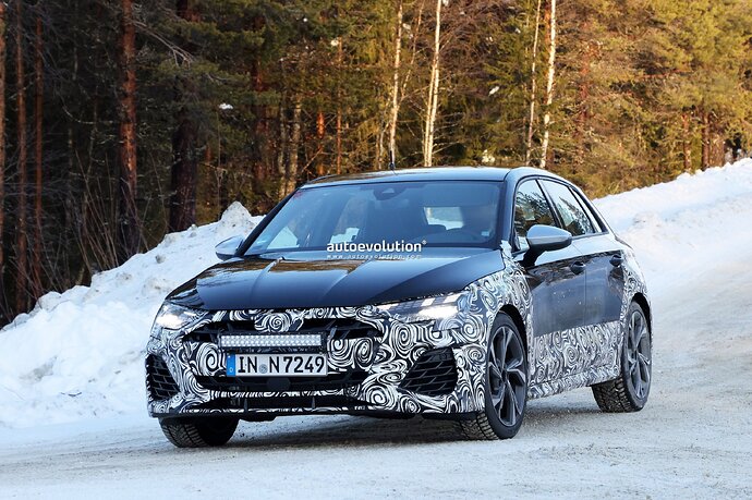 facelifted-audi-s3-spied-with-smaller-grille-maybe-bmw-can-learn-a-thing-or-two-from-it_13