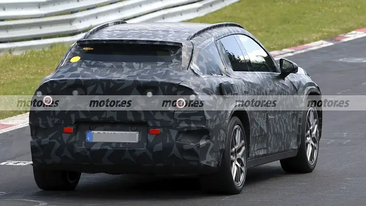 mercedes-amg-gt-suv-electrico-fotos-espia-2025110456-1760085136_10