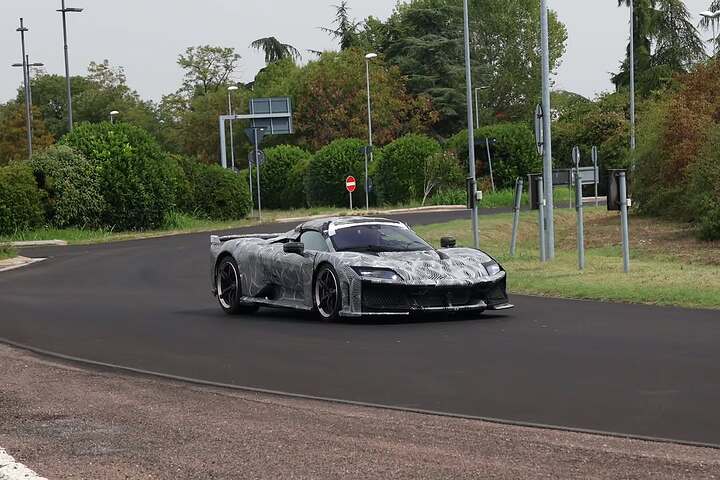 The all new Ferrari F80 Aperta is under way !.#carphotography #ferrari #supercar #f80 #carspott