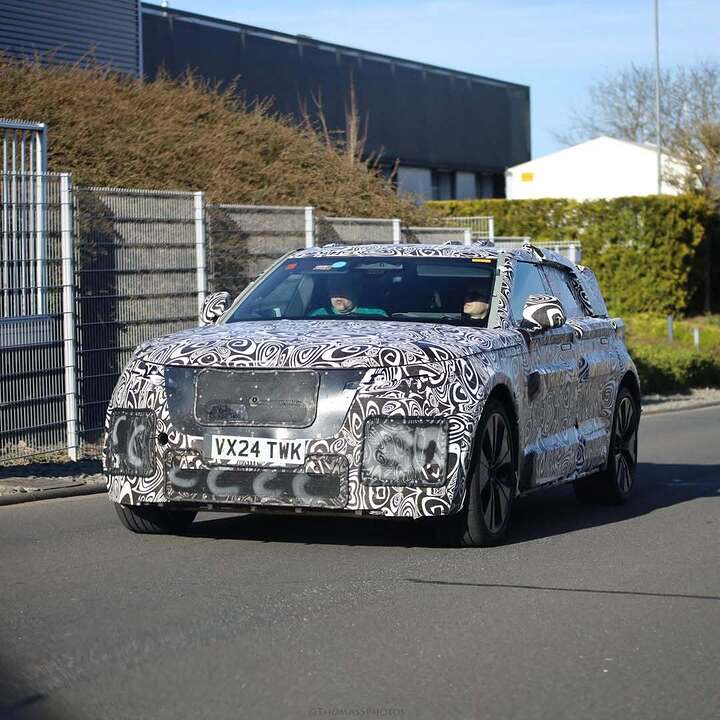 Prototype of the upcoming 'Range Rover Velar EV' #rangerover #rangerovervelar #velarev # spyshot #spycar #erlkönig #nurburgring #nürburgring #greenhell #nordschleife #ThomasSPhotos #wilcoblock