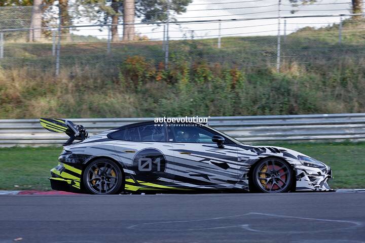 xiaomi-s-upcoming-su7-ultra-extreme-dons-revised-aerodynamics-in-latest-spy-photos_3