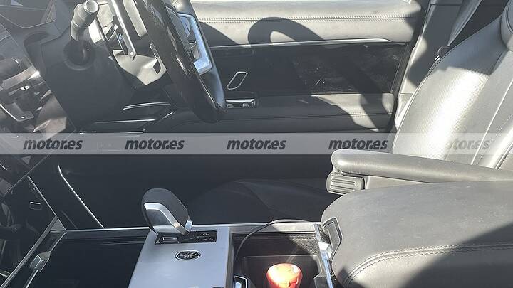 El Range Rover 2026 ya deja ver su interior, estrena una sorpresa tecnológica que nadie esperaba 2