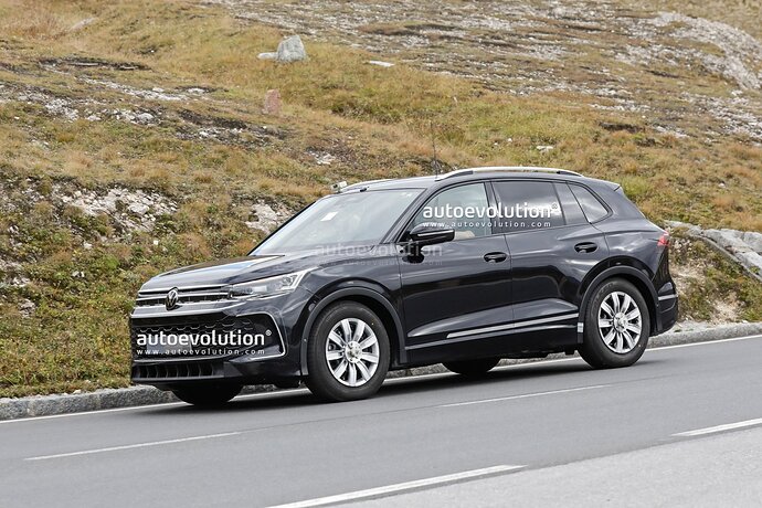 2023-volkswagen-tiguan-spied-for-the-first-time-has-deceiving-camouflage_15
