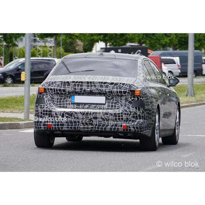 BMW 5 Series LCI (facelift)- does the 'Neue Klasse' front suit the 5 Series#bmw #5series #5er #lci #bmw5series #prototype #Erlkönig #spyshot #carspy #Germany #freudeamfahren (1)
