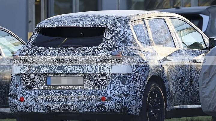 bmw-ix1-fotos-espia-2027-2025109953-1757085757_6