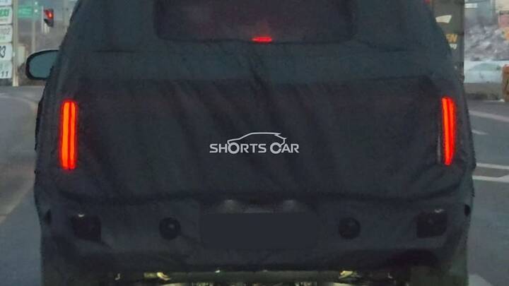 thumb-2027 Hyundai Santa Fe Facelift_newcarscoops_1888_950x535