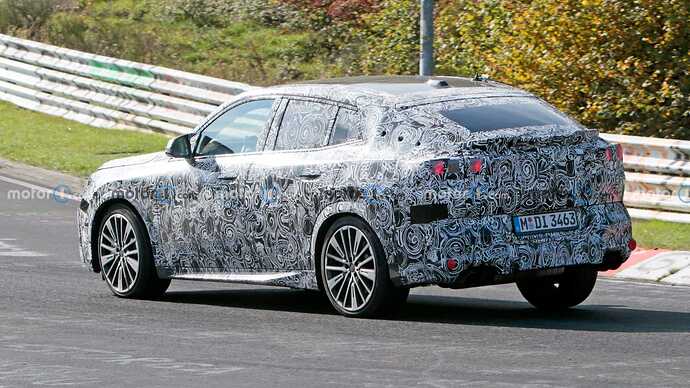 2024-bmw-x2-m35i-rear-view-spy-photo (3)