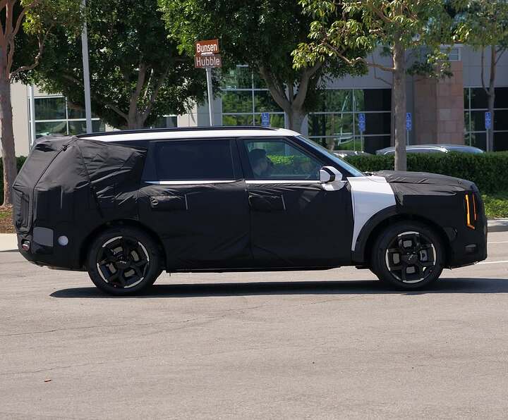 2026 Kia Telluride looks almost ready for production. #2026kiatelluride #spyshots #testing #newcars #suv #spotted #erlkoenig