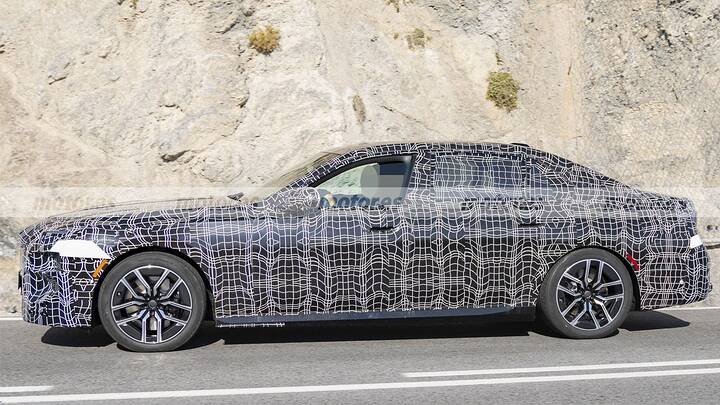 El nuevo BMW Serie 7 2026 se deja ver en nuevas fotos espía… y sí, los faros finos y polémicos siguen ahí 10