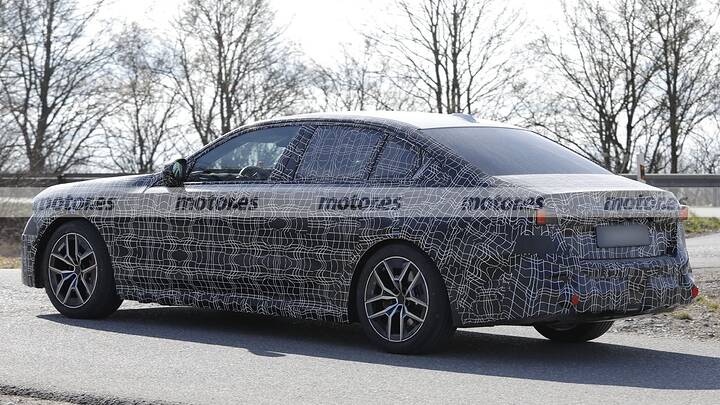 bmw-serie-5-restyling-2026-fotos-espia-2025107129-1741784624_11