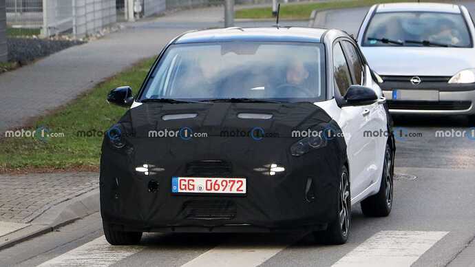 2024-hyundai-i10-front-view-spy-photo (5)